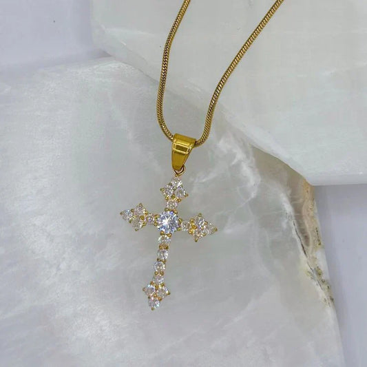 Elegante Schimmernde Kreuzkette